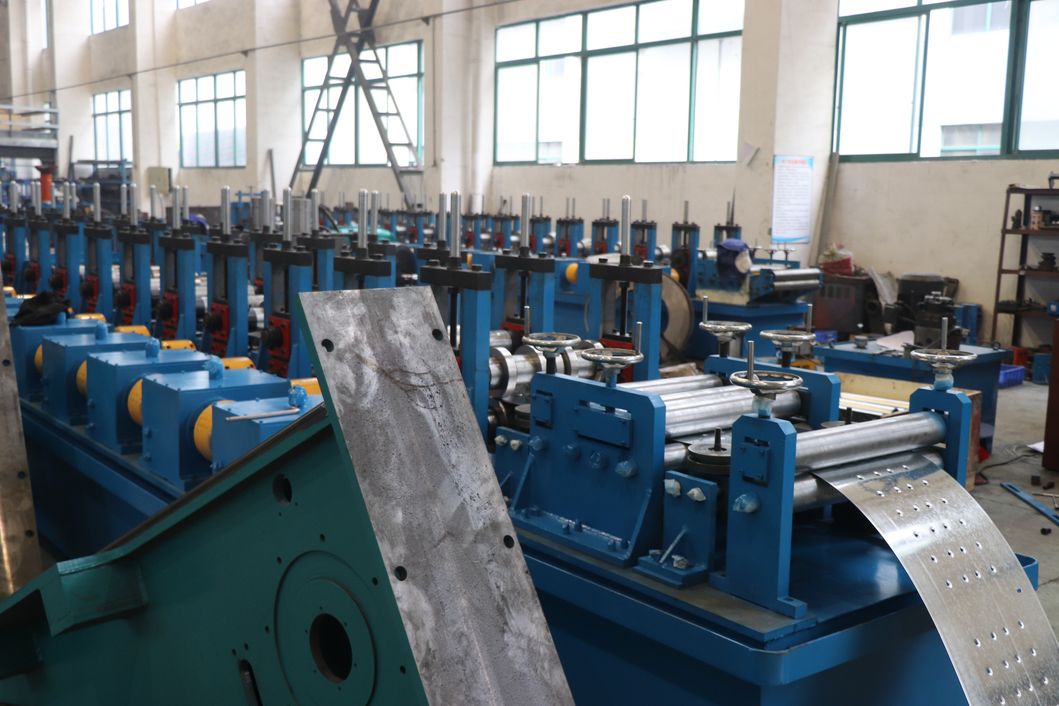 Adjustbale Size and Customized Type C Purlin Roll Forming Machine