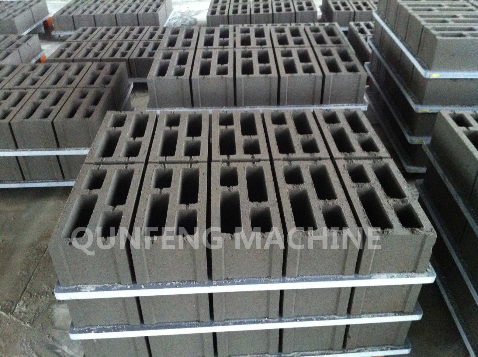 Concrete Block Making Machine\Cement Brick Machine (QF700)