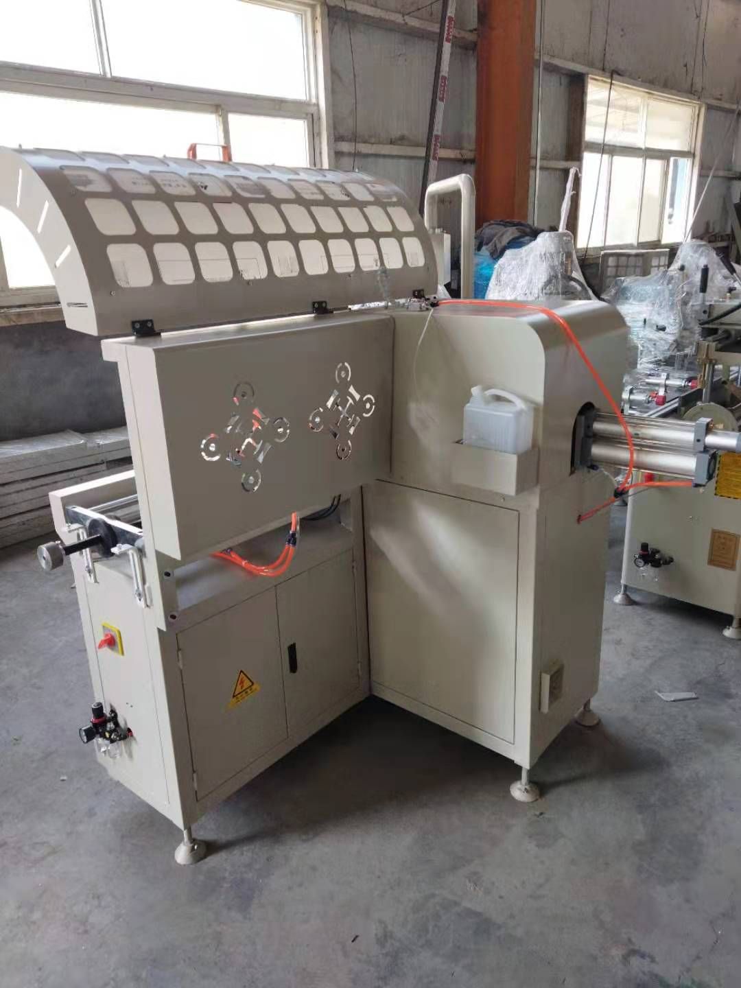 Ljm -CNC-500 Automatic Angle Saw of Aluminum Doors and Windows Corner Cutter of Profile CNC Machine
