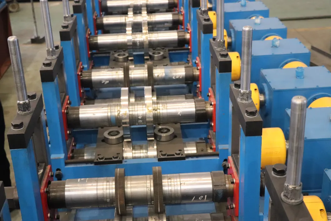 Stable Frame Structure and Top Quality CZ Purlin Roll Forming Machine