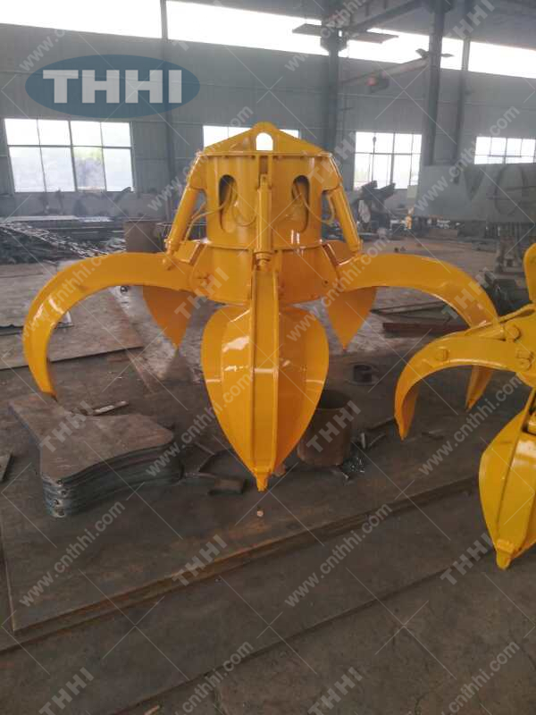 Underwater Grab for River Dredging